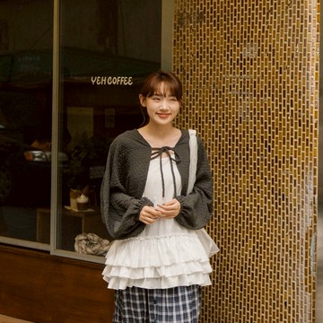 QUEENSHOP_F 女裝 素面蛋糕層次造型細肩背心 兩色售 現+預 【01099118】