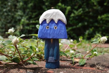 穿著和服的富士山木人偶