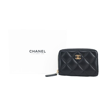 CHANEL 經典雙C LOGO菱格紋小羊皮拉鍊零錢包(黑色)