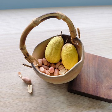 手工柴燒。竹節提把古韻小果籃。