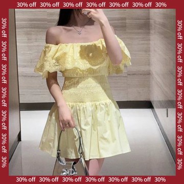【6折清倉】SP24春夏一字荷葉肩黃色刺繡鏤空收腰短款連衣裙【元