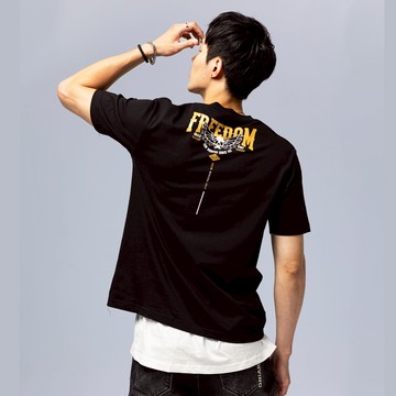 網路獨家【限定價↘$990】仿箔翅膀短TEE - BLUE WAY 地藏小王