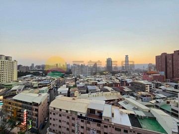 正興國小輕軌宅｜市區大三房＋車位｜高雄市三民區大順二路