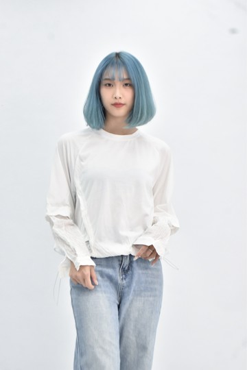 (L)  圓領白色長袖上衣