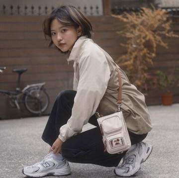 【DOUGHNUT】6.5吋 防潑水 斜背小包 DUO 小廢包 穿搭-石色 DW