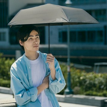 IZA中性130g超輕量附登山勾手動遮光降溫傘-多色 米駝