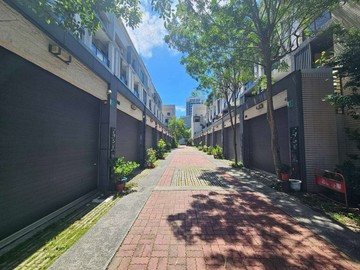 舉喜重劃區/星月灣輕屋齡車墅.｜台南市南區萬年路
