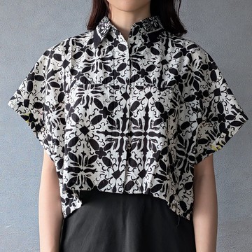 印尼蠟染可愛少女風短版襯衫 PUPUT - 黑花瓣 - PUP032