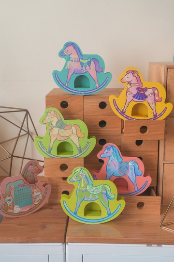 【現貨免運】Wisi's Diary【2026年】立體木馬月曆組 / 12隻入