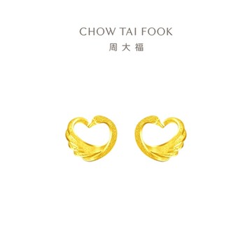 周大福 時尚天鵝心形黃金耳環_計價黃金