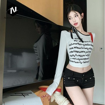 【Nico】臺灣熱銷🔥不規則繫帶長袖t恤女秋季新款純欲辣妹露肩上衣打底衫設計感小衆
