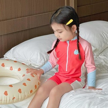 兒童泳衣女孩連體中小童寶寶防曬速干游泳衣女童2024新款專業訓練