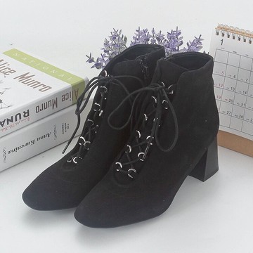 百品牌秋冬新款專柜撤柜女鞋黑色百搭系帶網紅英倫風馬丁靴 79132