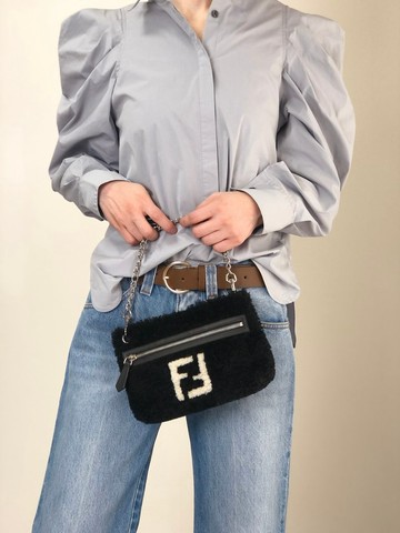 【VintageShop solo 日本直送中古包專賣店】FENDI 芬迪 手提包 黑色 FF Logo 絨毛 2WAY vintage 古著 design c34f5u