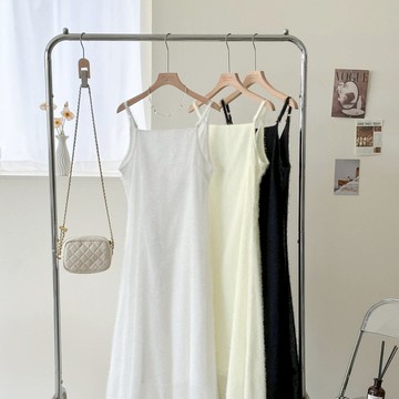 【Fee隔日到貨4色】後大V露背平口羽毛感細肩帶長洋裝🔥可調式細肩帶美背洋裝 吊帶裙 長洋裝 長洋 收腰 韓系女裝