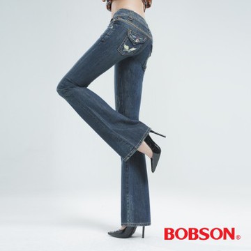 BOBSON 女款後袋翅膀刺繡低腰深藍中喇叭褲9028-53
