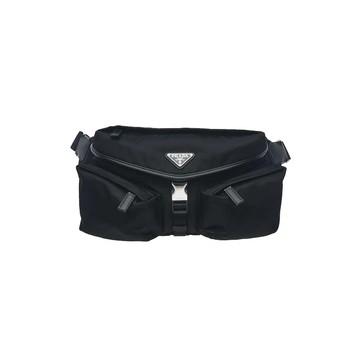 PRADA 2VH175 再生尼龍拼接皮革雙口袋斜背包郵差包 (2025)