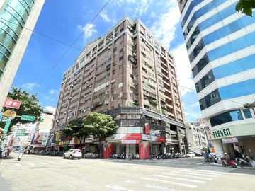 正五期大墩商圈【黃金順向大面寬角店】正20米路｜台中市南屯區東興路二段