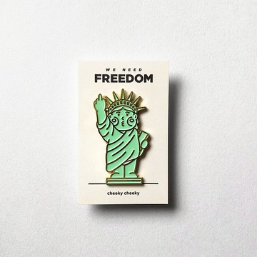 cheeky cheeky 惡搞自由神像 比中指 We Need Freedom 金屬 徽章 / 別針