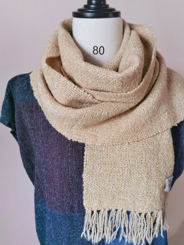 Handwoven by Beatrice | 手織牦牛絨曲曲圍巾