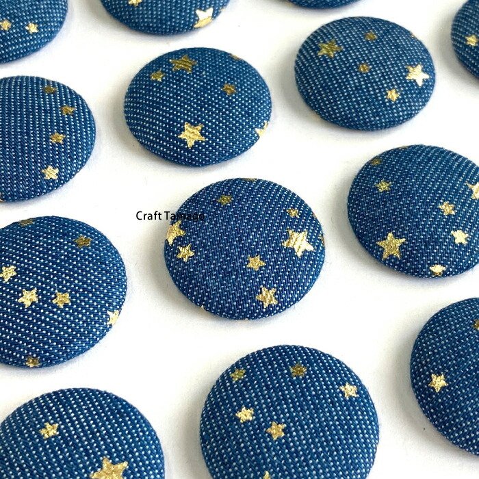 10個】貼り付けパーツ ジーンズ調 星柄 丸型 ラウンド 25mm くるみボタン / 資材 素材 アクセサリー パーツ 材料 ハンドメイド 卸 問屋  手芸 通販 LINEポイント最大0.5%GET | LINEショッピング