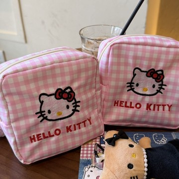 kitty化妝包 新款刺繡kitty化妝包拼色可愛卡通小方包姨媽巾雜物內膽小包