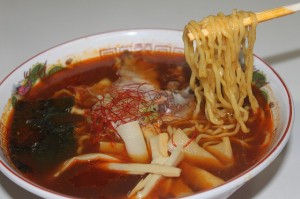 山形県飯豊町のらーめん居酒屋来々軒 1番人気 豚キムチラーメン3食セット 辛さが選べるダブル ハイパー東北関東送料無料