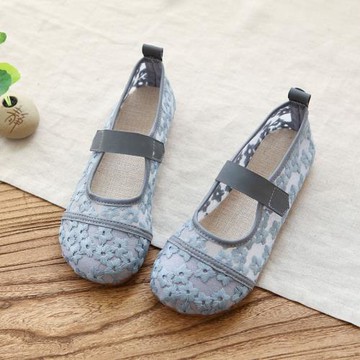 森系復古文藝網面鞋夏季蕾絲花朵鏤空透氣單鞋包頭平底魔術貼涼鞋