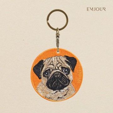 【EMJOUR】雙面刺繡吊飾 - 巴哥