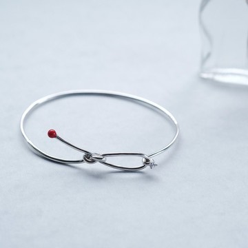 紅珊瑚絲帶結鉤銀