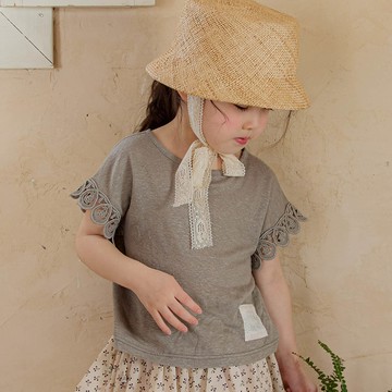 韓國 Puellaflo - 鏤空繡花裝飾短袖上衣-灰軍綠