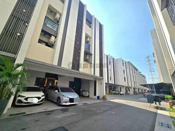 仁武八卦寮並排雙車墅輕屋齡｜近榮總不淹水區段｜高雄市仁武區五和路