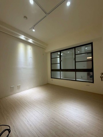 專【草悟道旁】百達翡翠震後兩房＋大露臺平面車位｜台中市西區向上北路