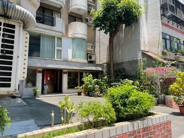 敦北商圈收租金店面(凱旋廣場大樓)｜台北市松山區敦化北路