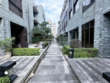 群祥朗翠邊間電梯花園別墅地下車庫｜新北市林口區東明二街