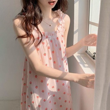 薄款顯瘦吊帶睡裙 泡泡棉紗粉草莓吊帶裙睡衣女生春夏新款印花可外穿家居服甜美睡裙
