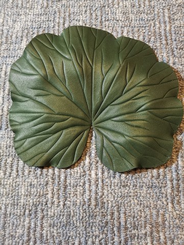 巨葉.婚禮綠色裝飾。大葉子。活動豪華裝飾。商店櫥窗