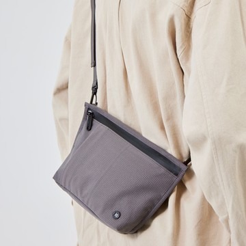 Dayflow趣旅行隨身包 莫蘭迪灰