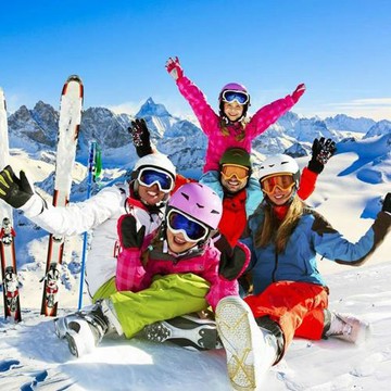 冬季出發↘易起戲雪釜邱~(不進人蔘、護肝、土產) 滑雪場滑雪、採草莓、美人魚秀、加耶公園、塗鴉秀、海岸列車、長腳蟹&烤肉吃到飽、保證入住滑雪度假村五日