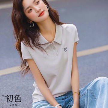 初色 文藝休閒簡約風透氣純色刺繡門襟釦POLO領短袖襯衫上衣女上衣-共2色-12369(M-2XL可選)