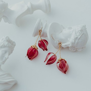 【愛慕-深邃紅】垂墜耳環 | 水晶花飾品