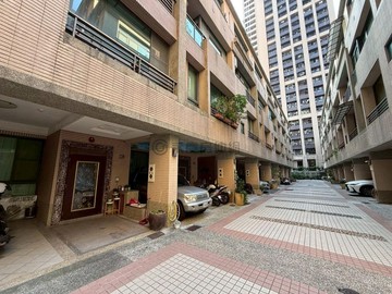 美術館邊間稀有車庫別墅｜高雄市鼓山區美術北五街