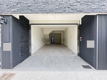 大里全新完工臨路五房雙車露台別墅｜台中市大里區新仁路一段