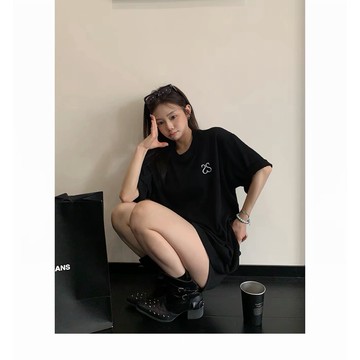 【RICECAKE & OISIS】美式極簡 刺繡薄款 短袖t恤 高級感 百搭 oversize 上衣 女
