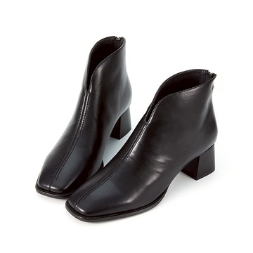 [獨家訂製楦型] 全真皮V口縫線後拉鍊方頭粗跟踝靴 黑色