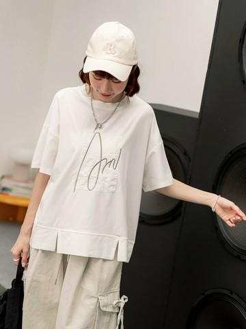 異材質拼接字母刺繡寬鬆短袖上衣