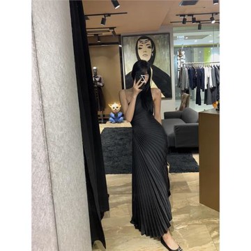 輕奢名媛風單肩腰鏤空百褶修身顯瘦連衣裙法式設計露肩活動禮服裙