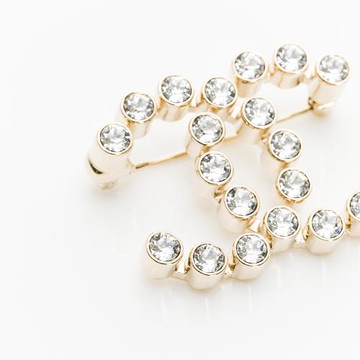 CHANEL 簡約單排圓鑽雙C胸針/別針 (淡金)