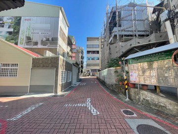 近新天地台南運動公園之健康路旁稀有鬧中取靜透天厝｜台南市南區健康路一段