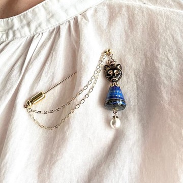 戴著皇冠的貓咪帽針・胸針 和紙 貓咪 深藍色 禮物 日本